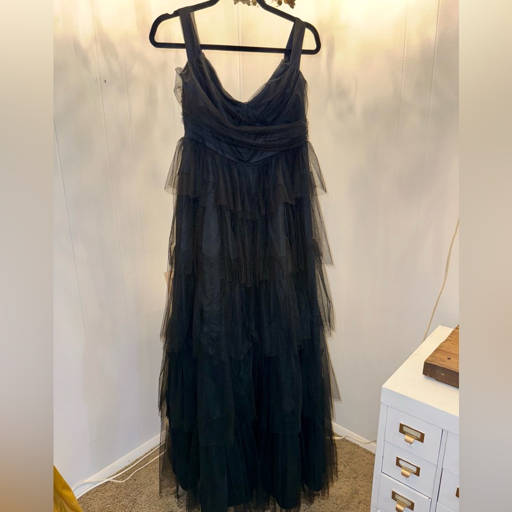 🖤🐝 Lulu’s black tiered tulle max dress 🖤🐝